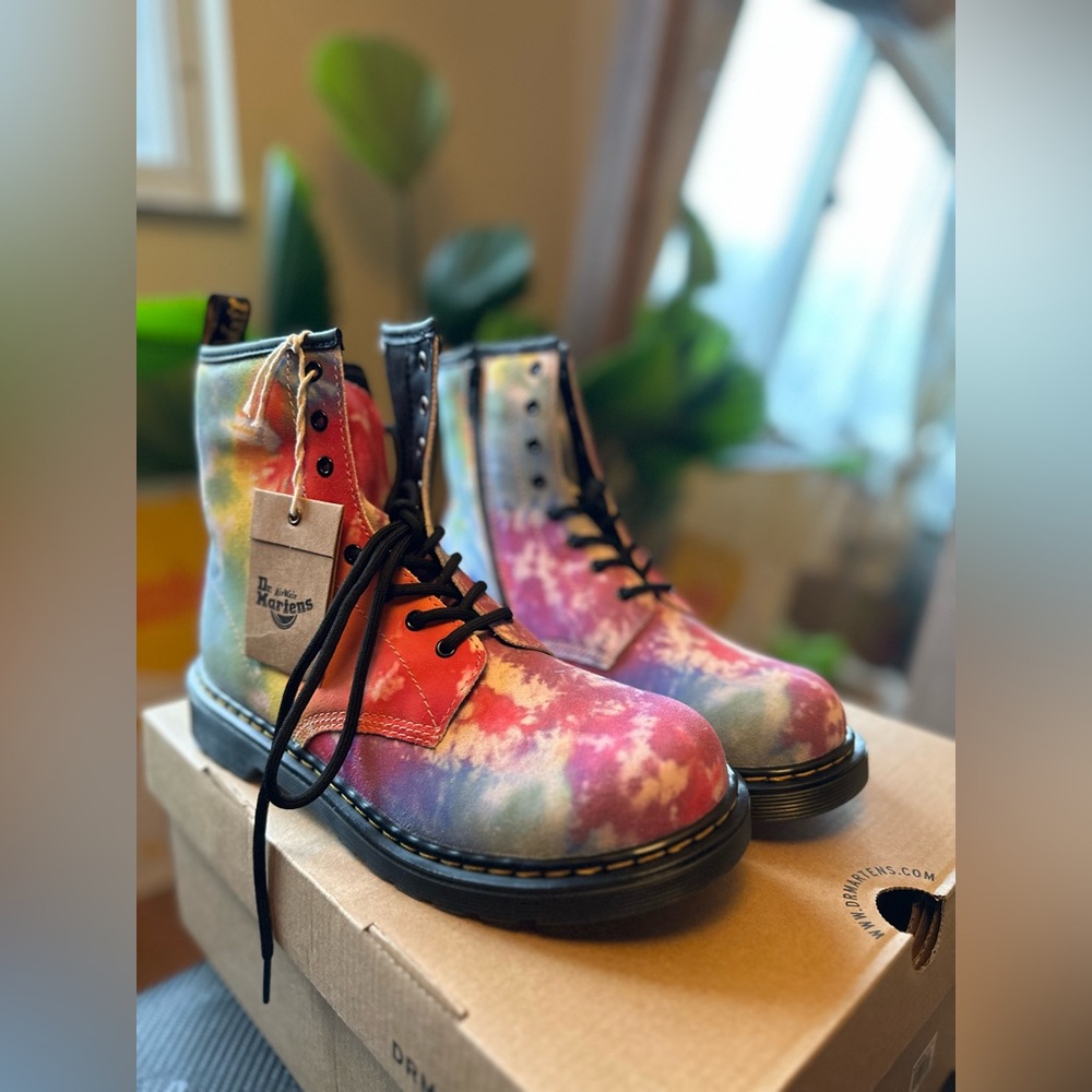 Tye Dye Dr Martens brand new  big kids 6